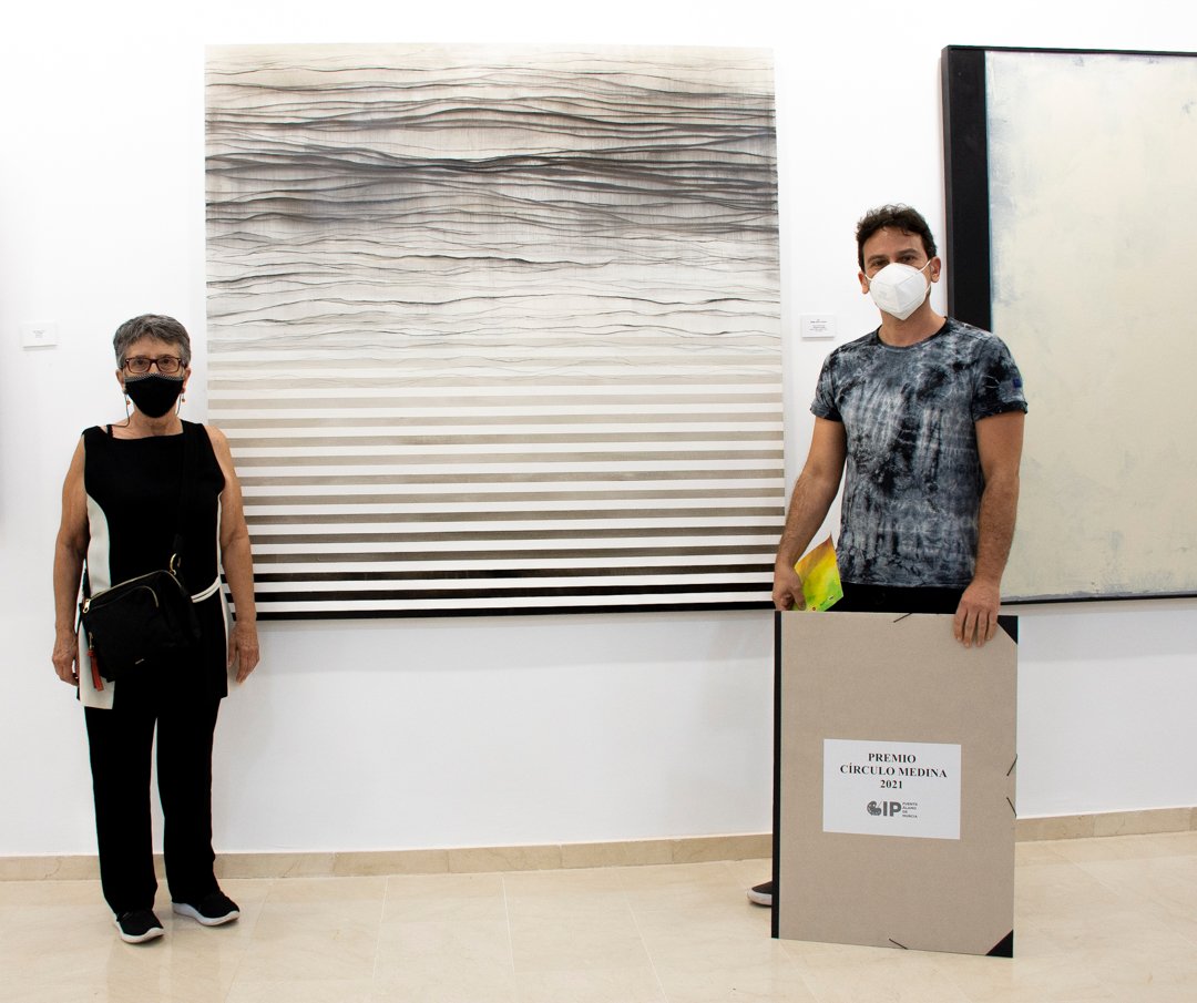 Vicente Gómez entrega premios de pintura de Fuente Alamo